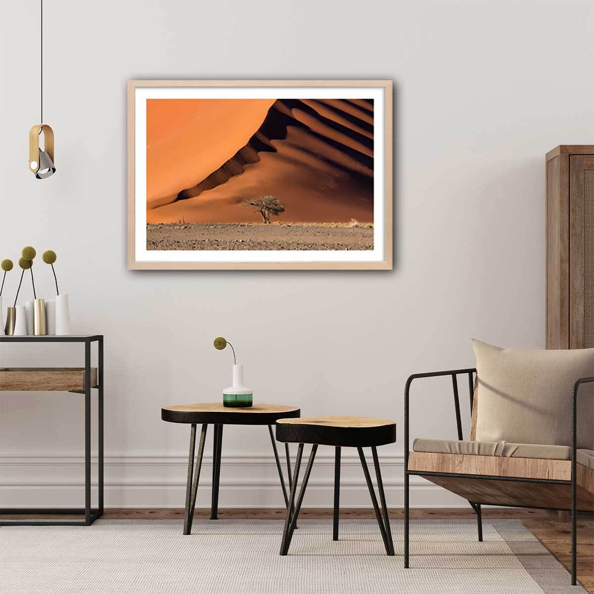 Affiche L'arbre sur la dune, Namibie Affiche + cadre en bois - Chêne