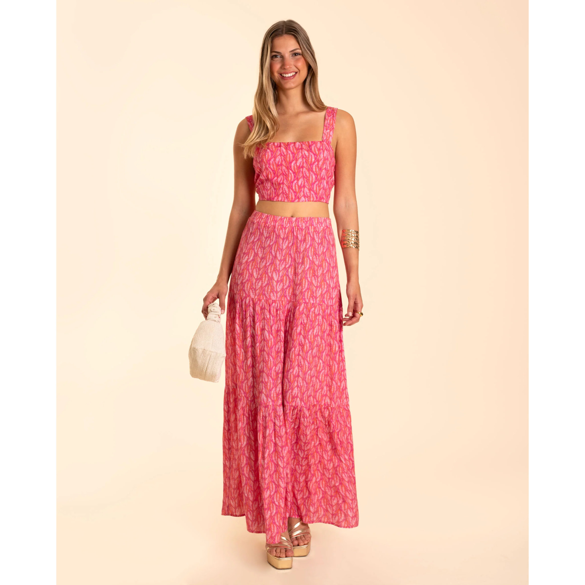 Blusa de mujer lazada en espalda y tirantes.