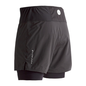 Combinación ligera de pantalones cortos y overshorts para trail running con bolsillos integrados para entrenar y competir