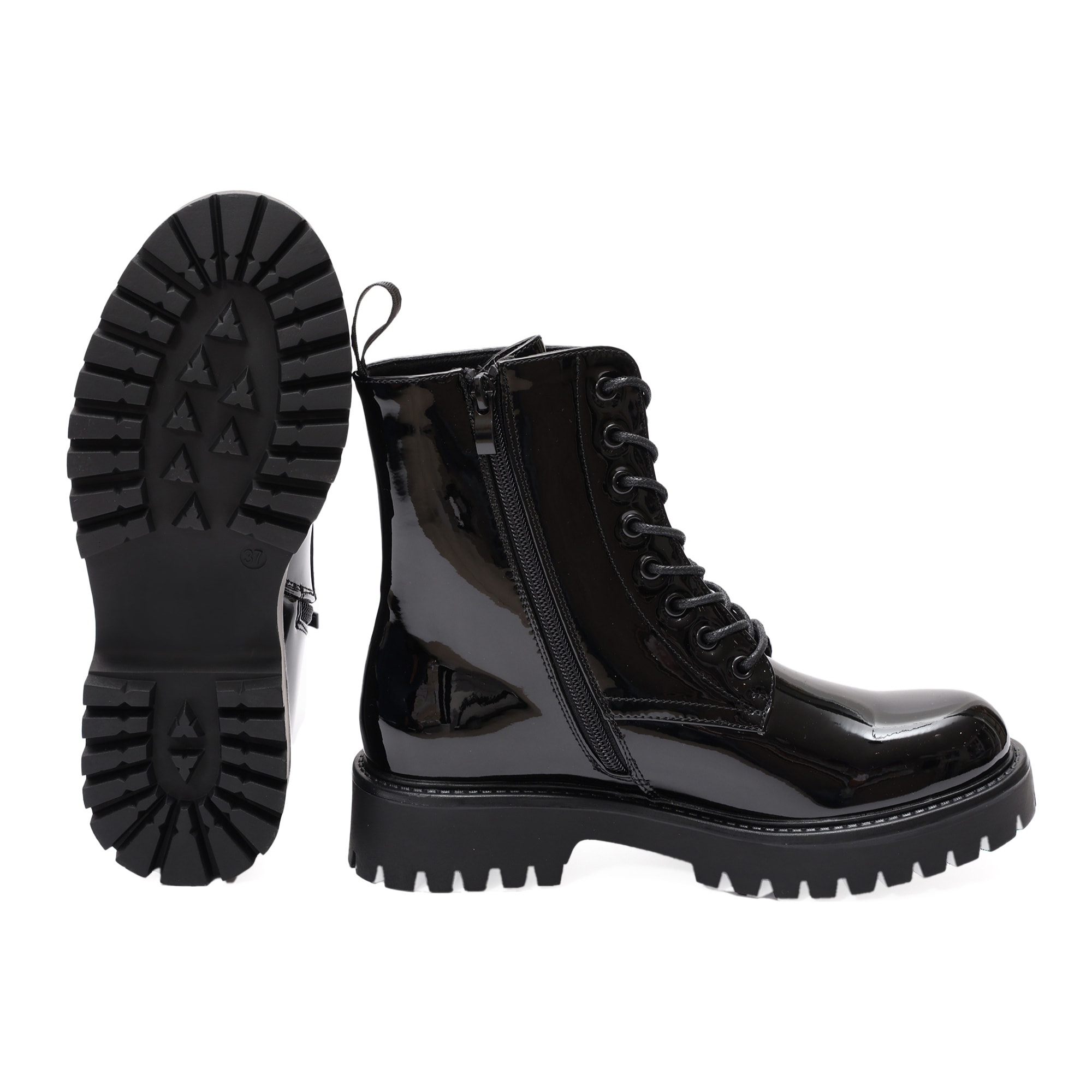 Anfibi in simil pelle verniciata con stringhe