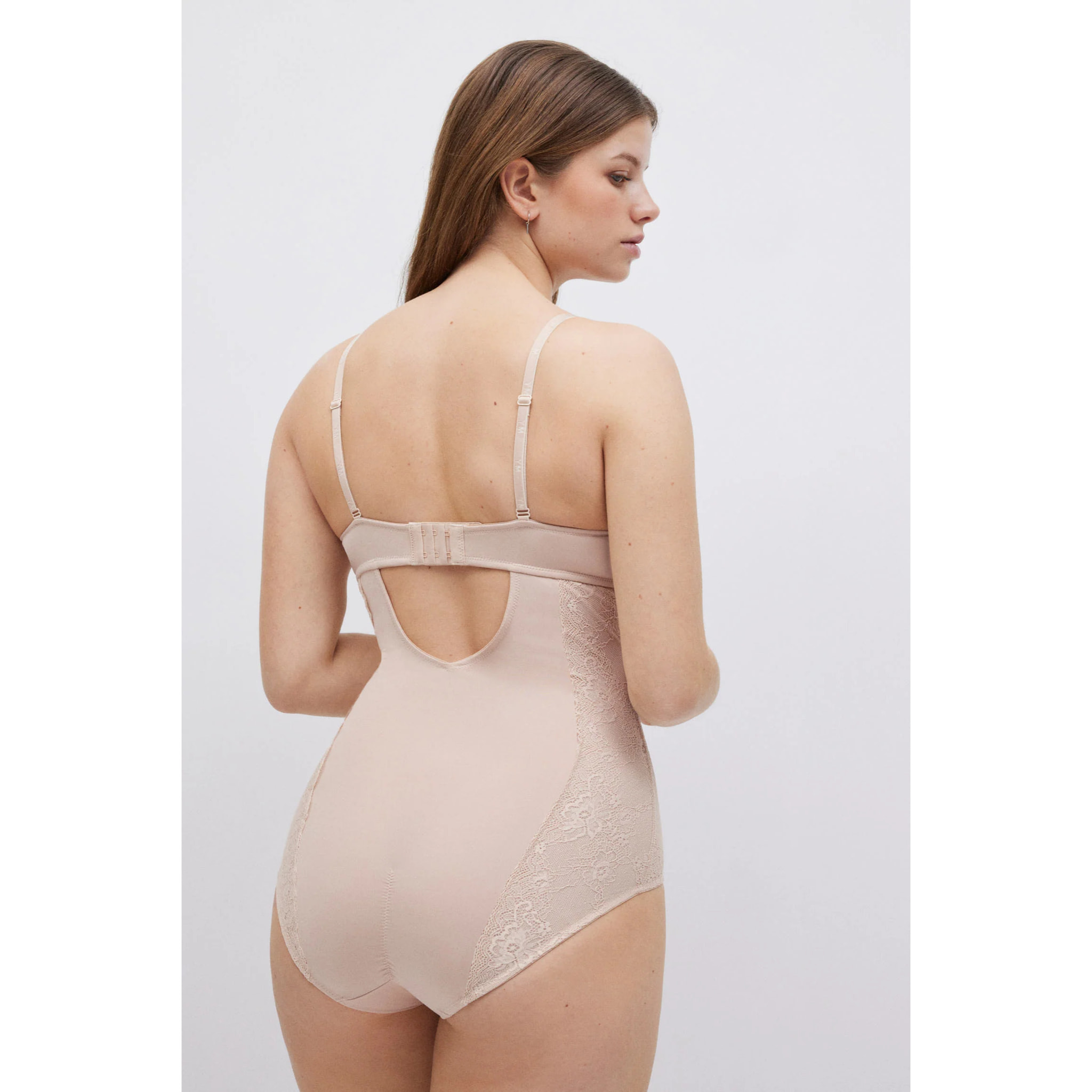 Body nero in pizzo a mezza compressione con coppa C