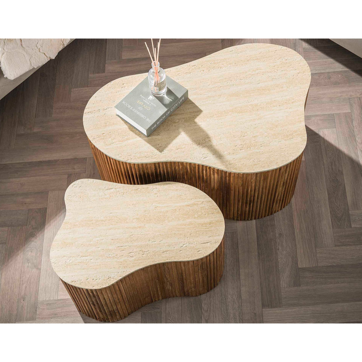 Jade - lot de 2 tables basses gigognes effet travertin - pieds en bois massif de manguier - 90 et 61 cm - Bois / Beige