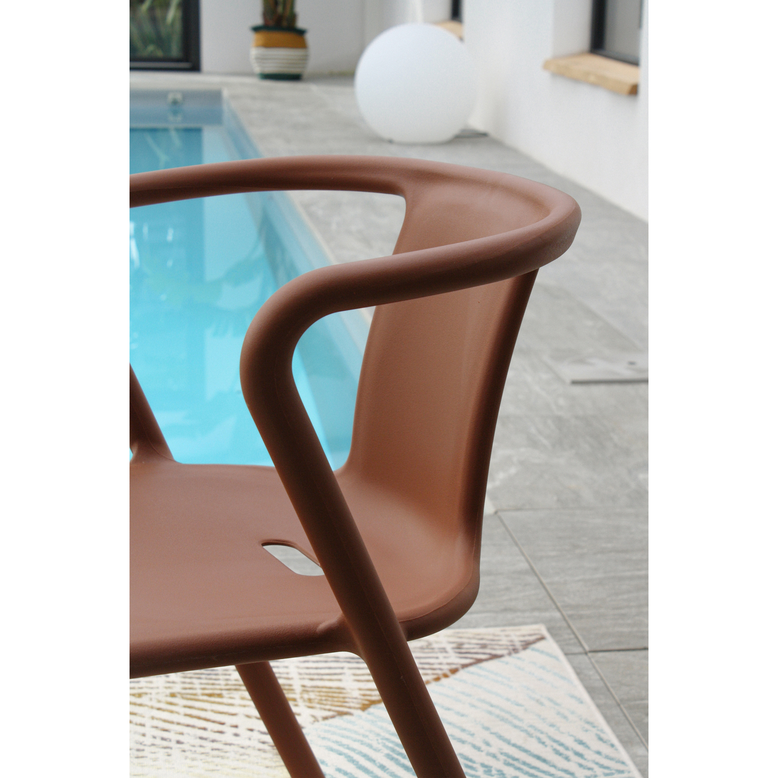 DIEGO - Fauteuil de jardin empilable en polypropylène terracotta