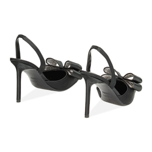 Zapatos de salón slingback negros de satén