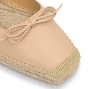 Alpargata Pax plana estilo bailarina en napa con lazito