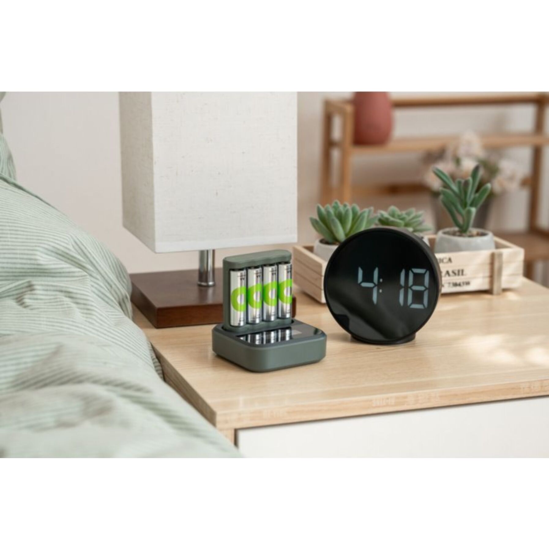 Chargeur de piles GP + LR06 AA x4 2100mAh + station de charge