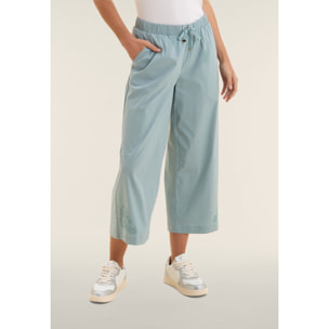 Pantaloni Cropped con Ricamo Floreale al Fondo