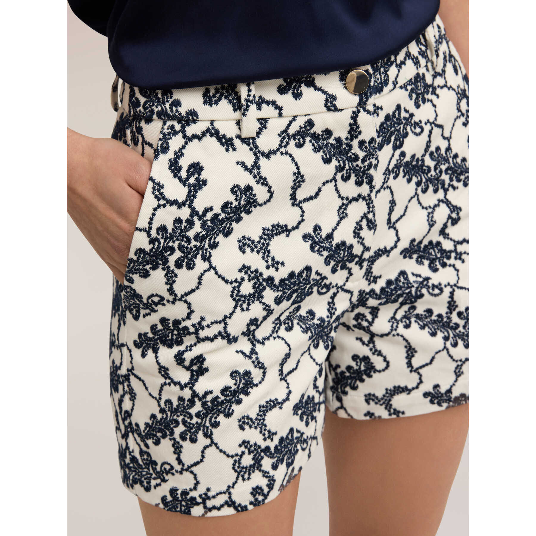 Motivi - Shorts de talle alto en drill con bordado floral - Azul
