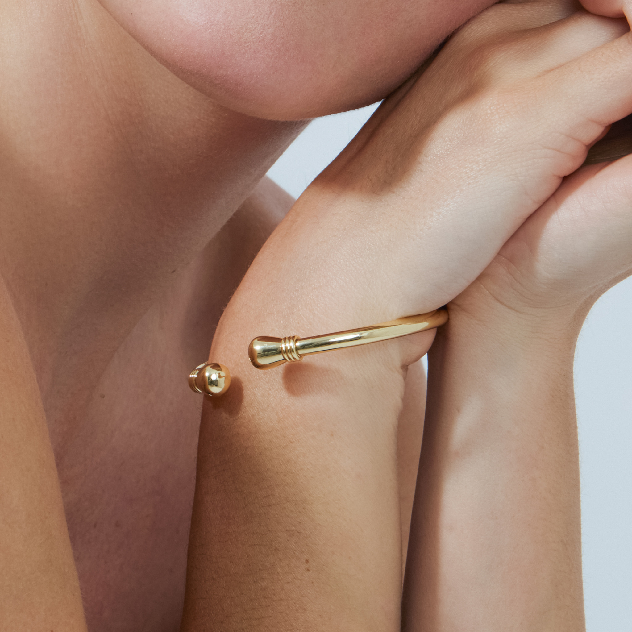 Pulsera Sanee acabado oro amarillo 18k