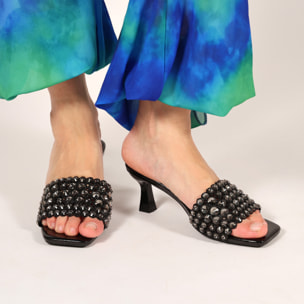 Sandali in simil pelle con tacco a rocchetto e fascia gioiello