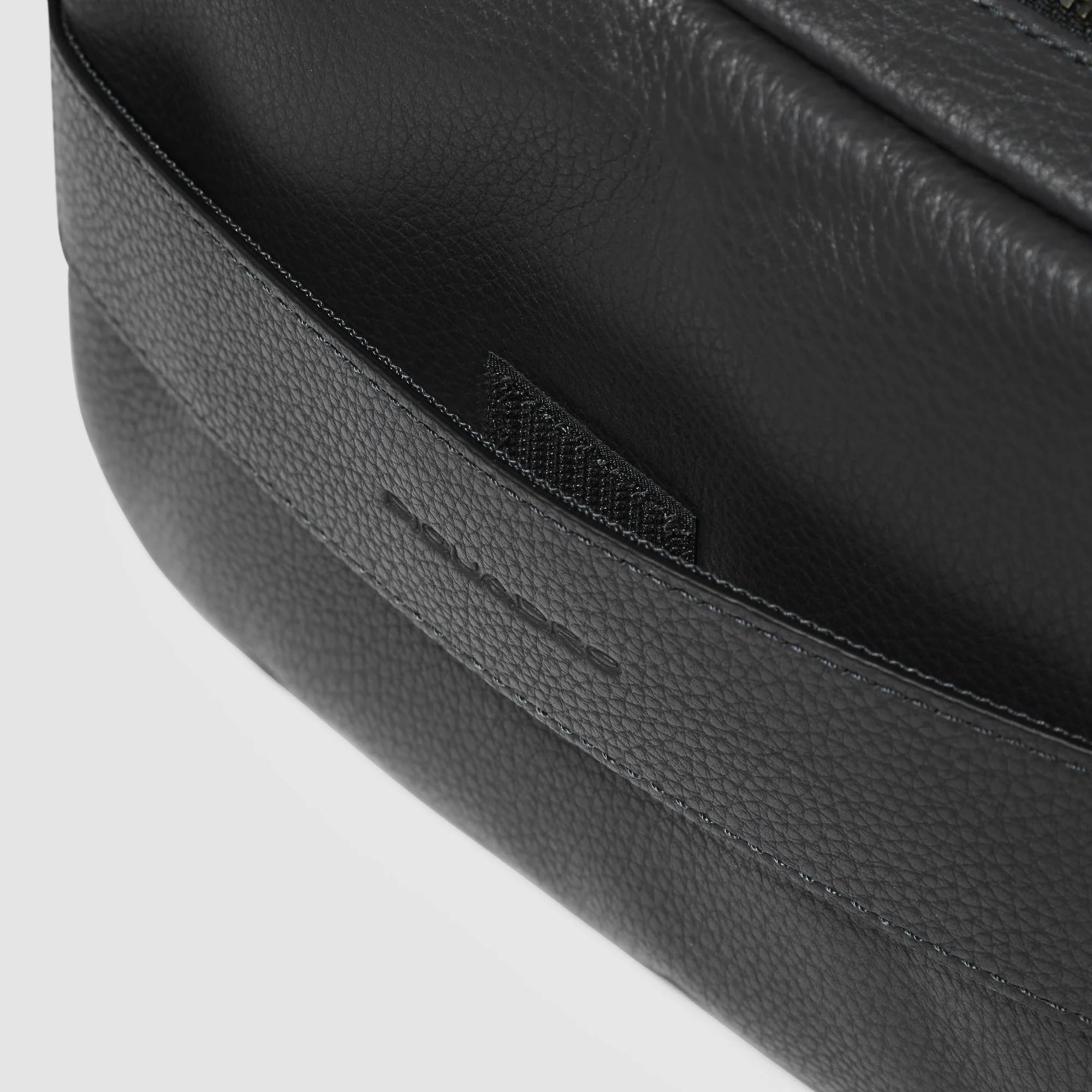 Piquadro Tracolla crossbody modello personal case in pelle con tasca per CONNEQU