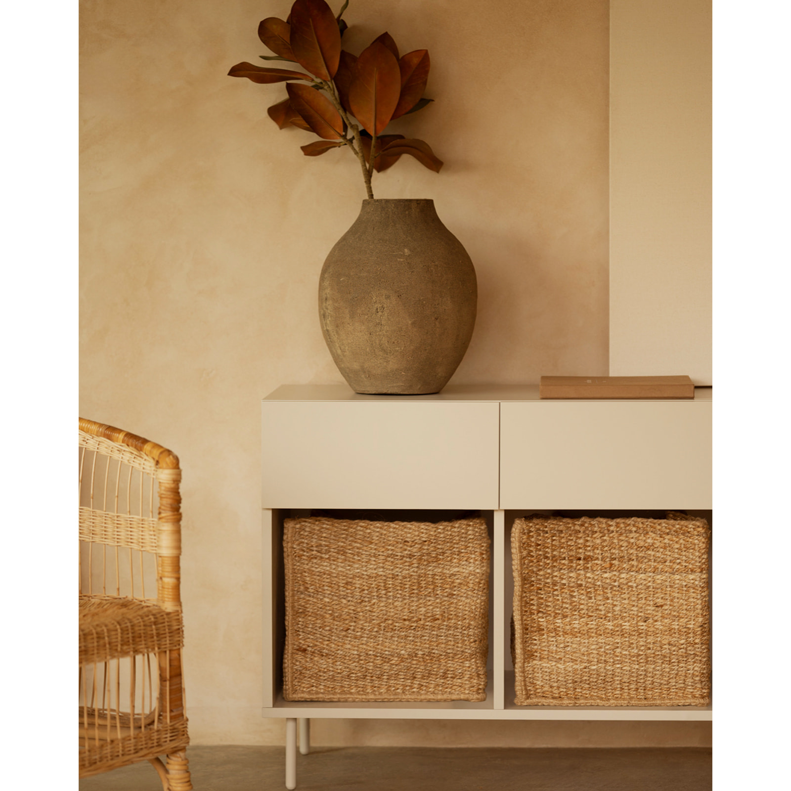 Buffet avec 4 tiroirs laqué en teinte sable de 176x40cm Hauteur: 75 Longueur: 176 Largeur: 40