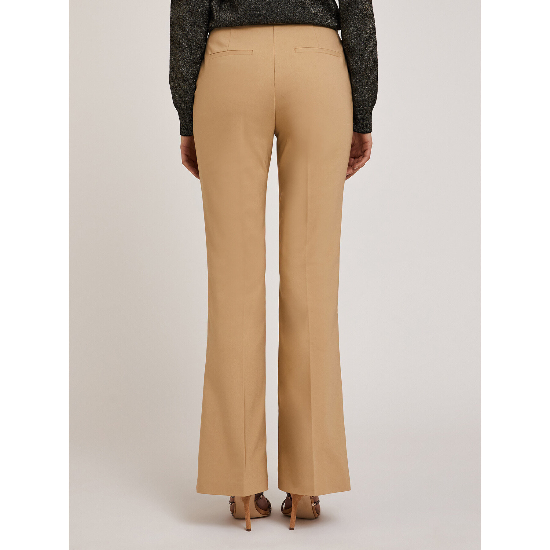 Motivi - Pantaloni flare in tessuto compatto - Beige