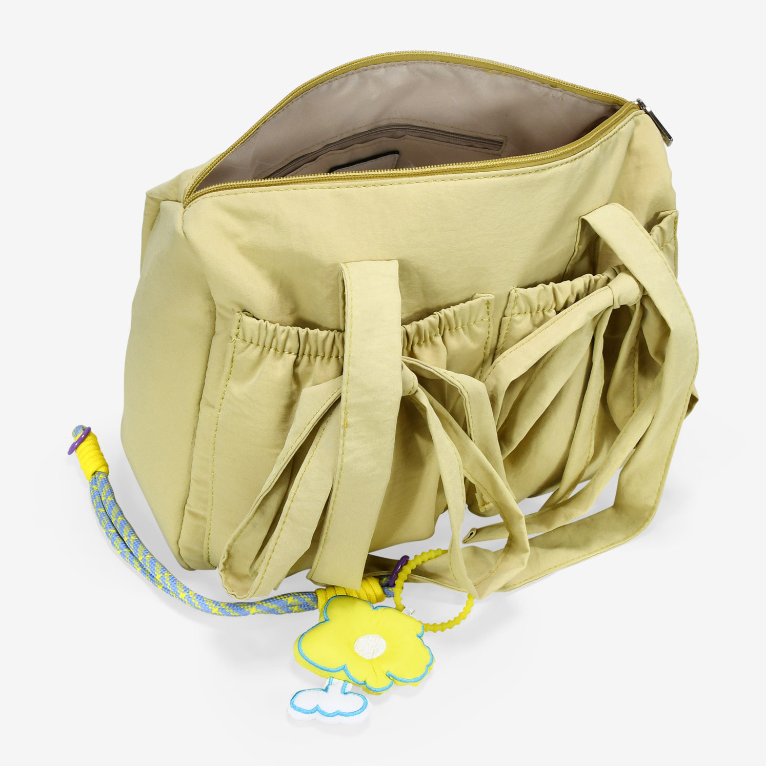 Bolso de hombro amarillo en nailon con charms