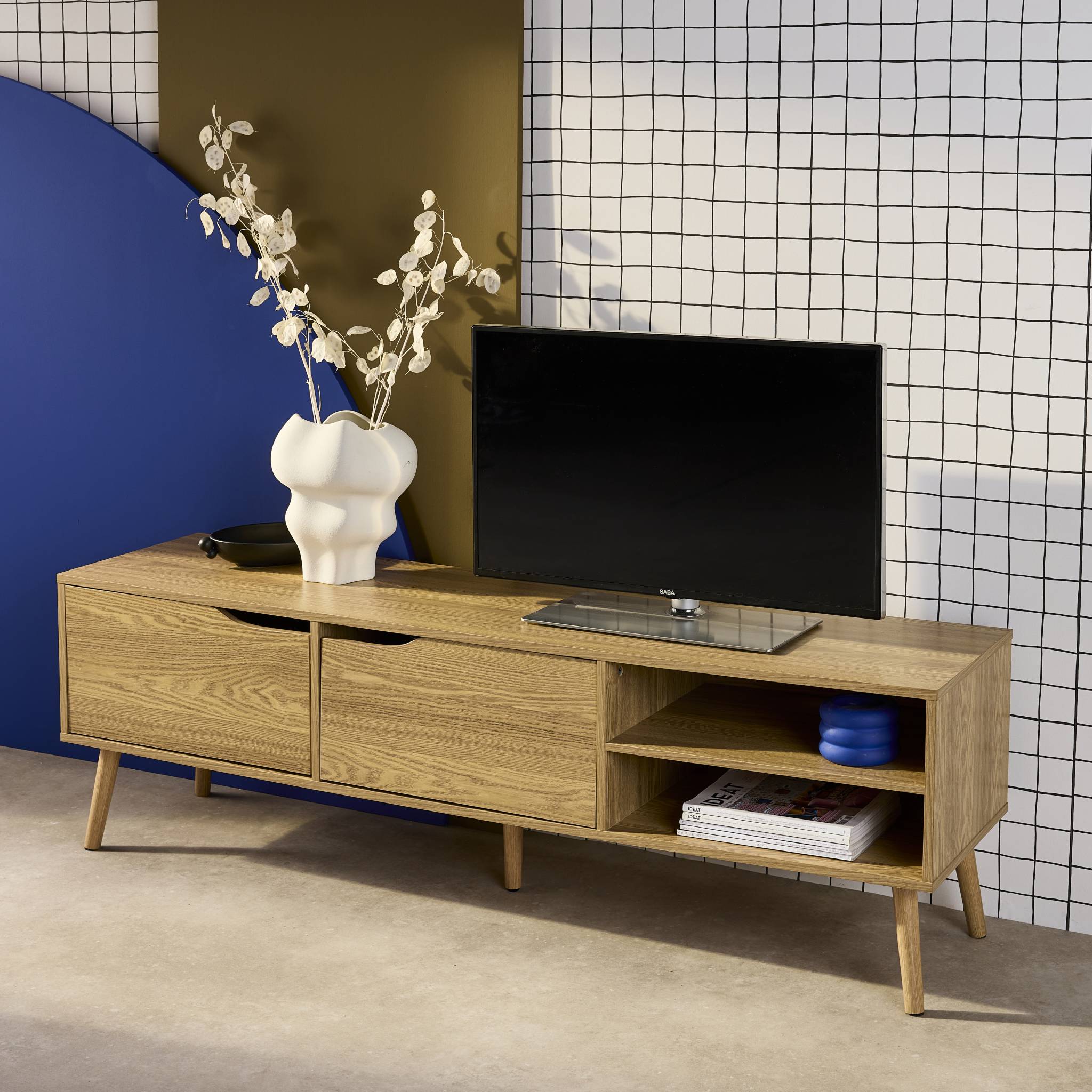 Meuble TV effet frêne. 2 portes. 1 étagère. 160cm
