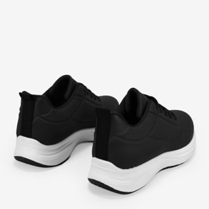 Zapatillas deportivas negras con cordones