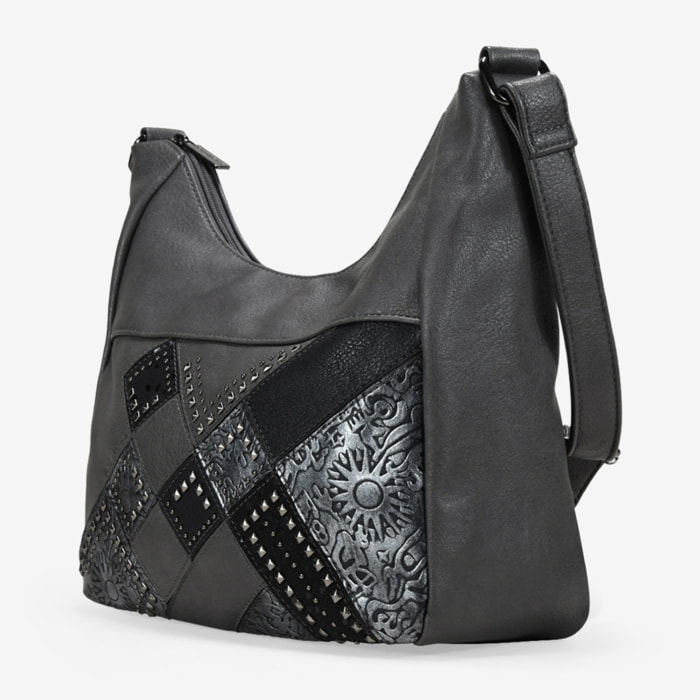 Bolso bandolera gris con tachas metálicas