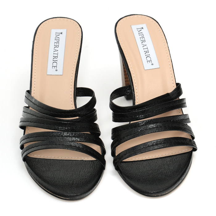 Sandali in simil pelle laminata con tacco comodo