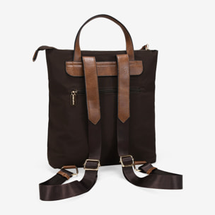 Mochila deportiva marrón con cremalleras metálicas