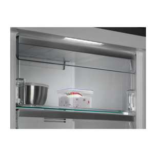 AEG Congelador vertical de libre instalación de 1860 mm OAG7M281DX | Reacondicionado