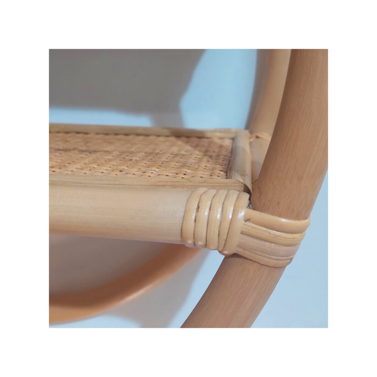 Etagère murale ronde D. 60 cm en rotin naturel avec 2 tablettes - VIVIA