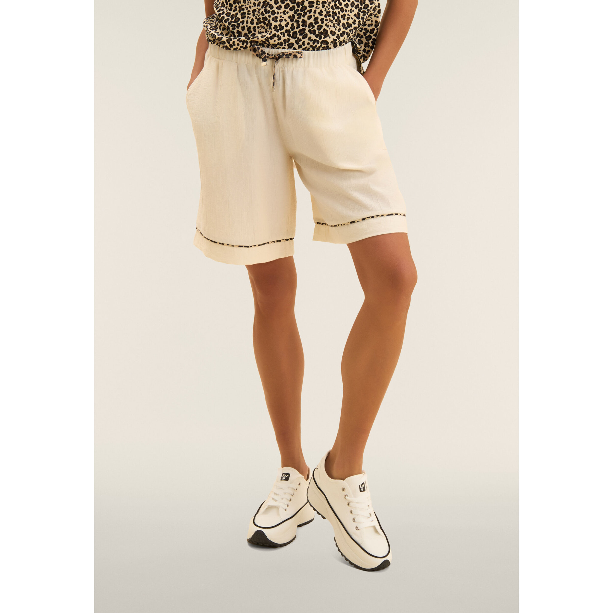 Pantaloni corti wide leg in tessuto crinkle