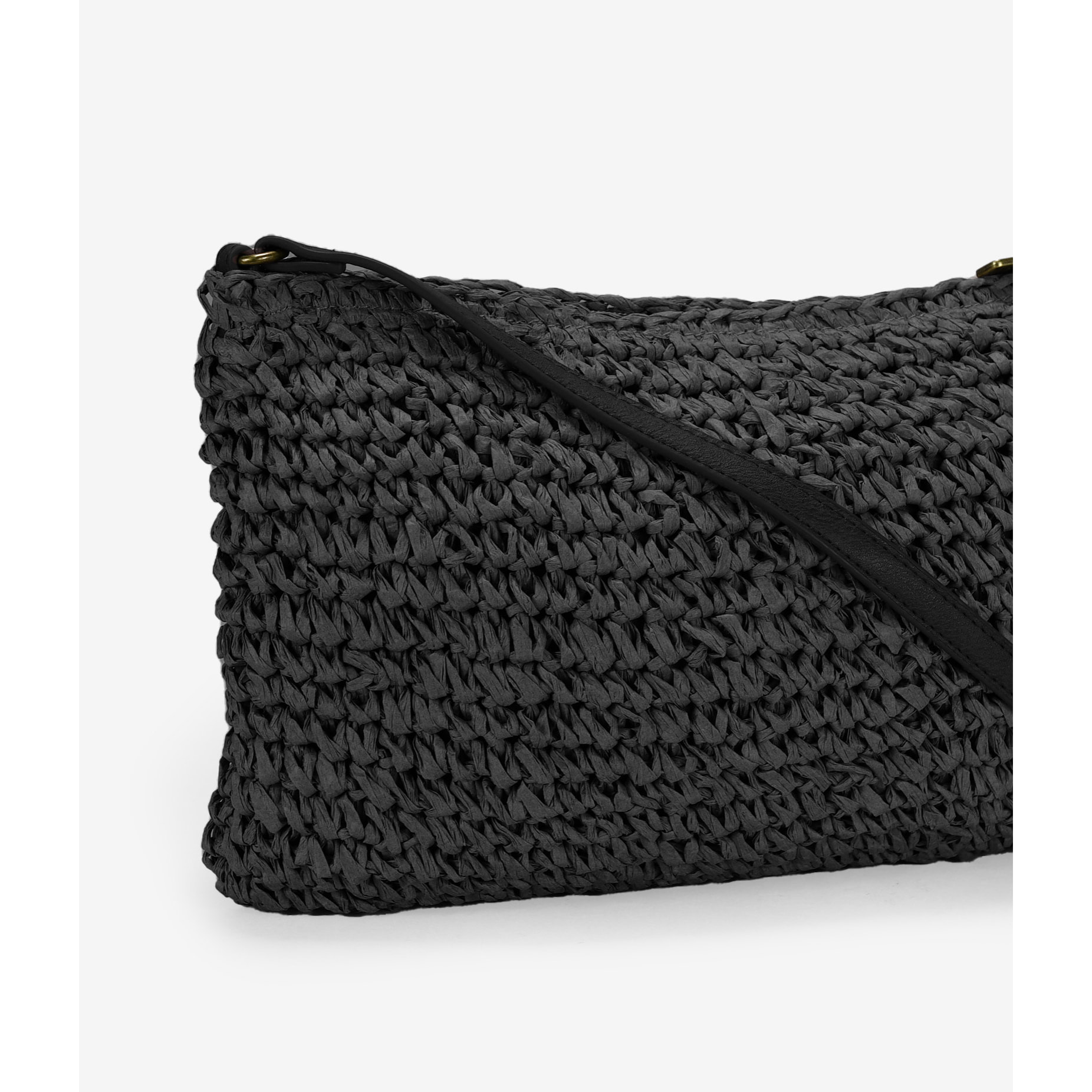 Bolso bandolera de rafia negro