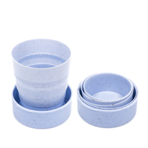 Bicchiere pieghevole in fibre naturali 130ml. Realizzato in canna da frumento, con lanyard per appendere.