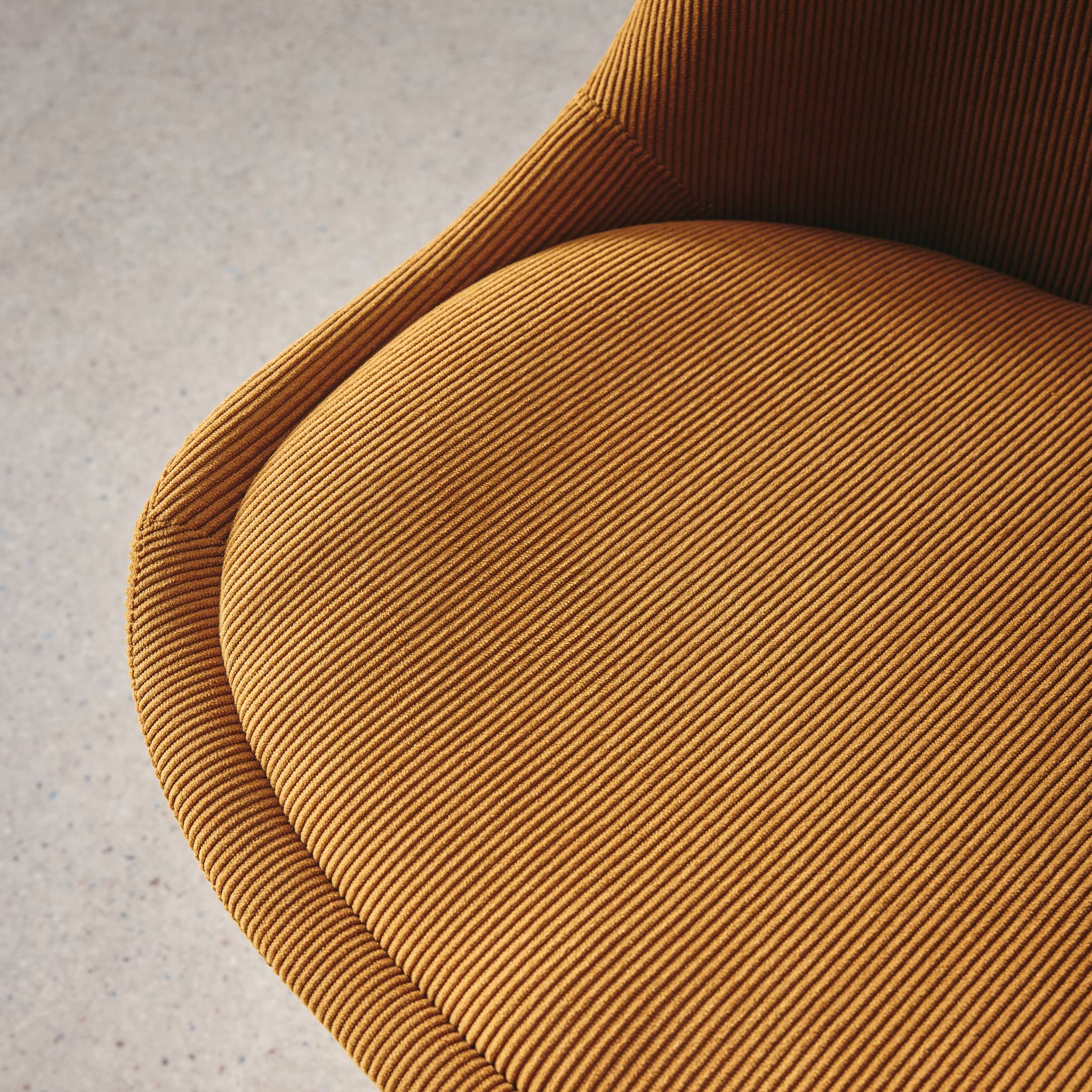 Lot de 4 chaises scandinaves revêtement velours côtelé ocre. pieds bois de hêtre - Nils