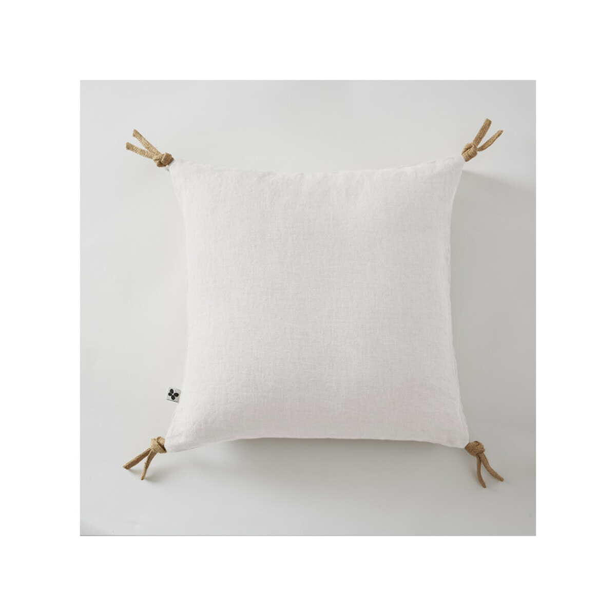 Coussin en lin lavé déhoussable 45 x 45 cm à pompons - 5 coloris - SOLINE