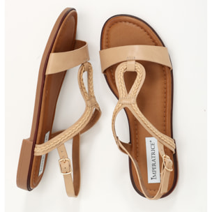 Sandali bassi in simil pelle con fasce intrecciate