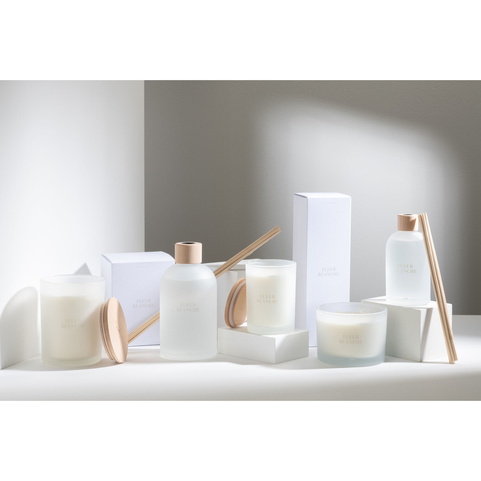J-Line bougie parfumée Accords Essentiels - Fleur Blanche - blanc - 52H