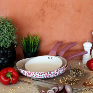 Batterie de cuisine en aluminium recyclé motif léopard rose LEOPARD