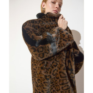 Lungo cappotto di pelliccia con stampa leopardata