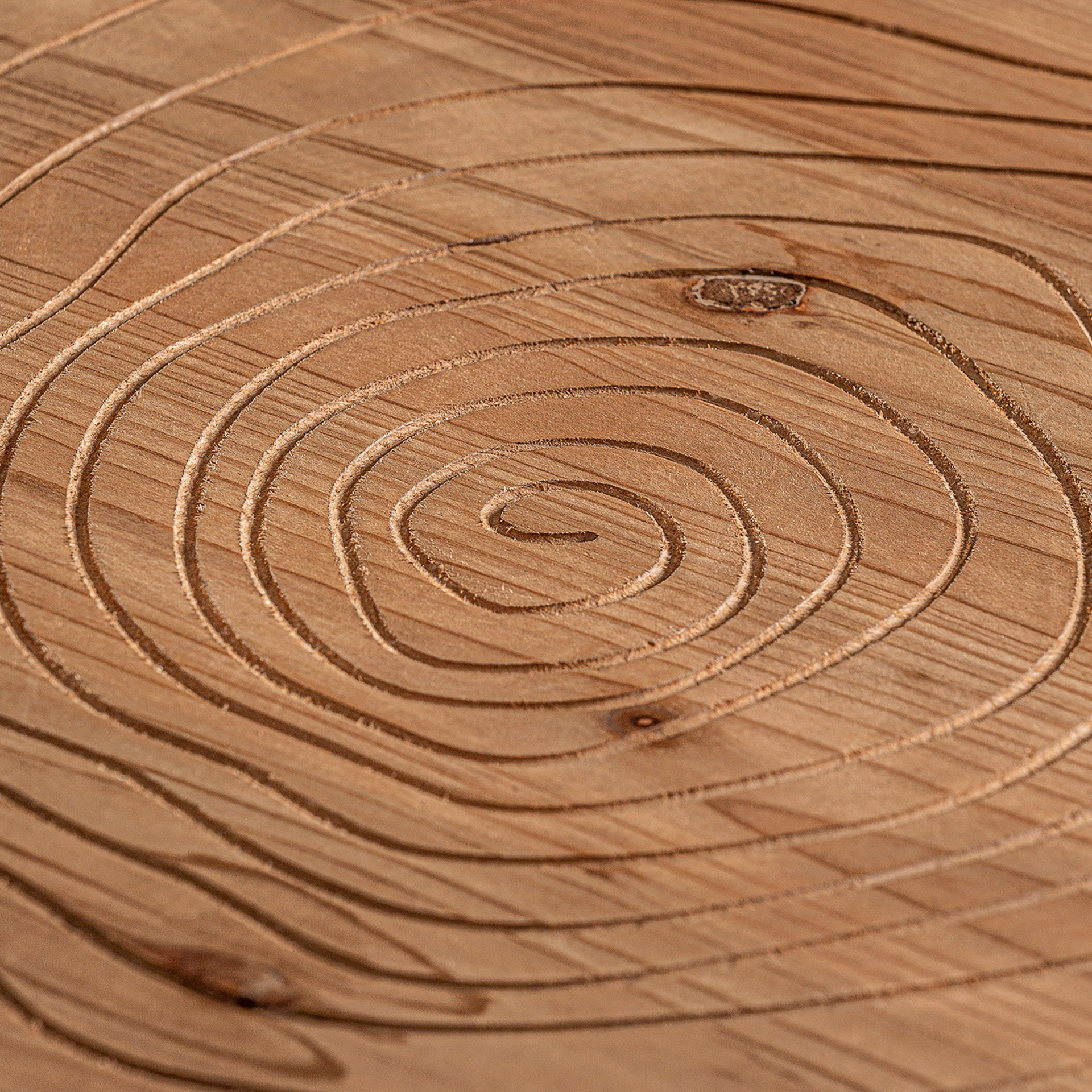 Mesa auxiliar de madera de abeto en color negro