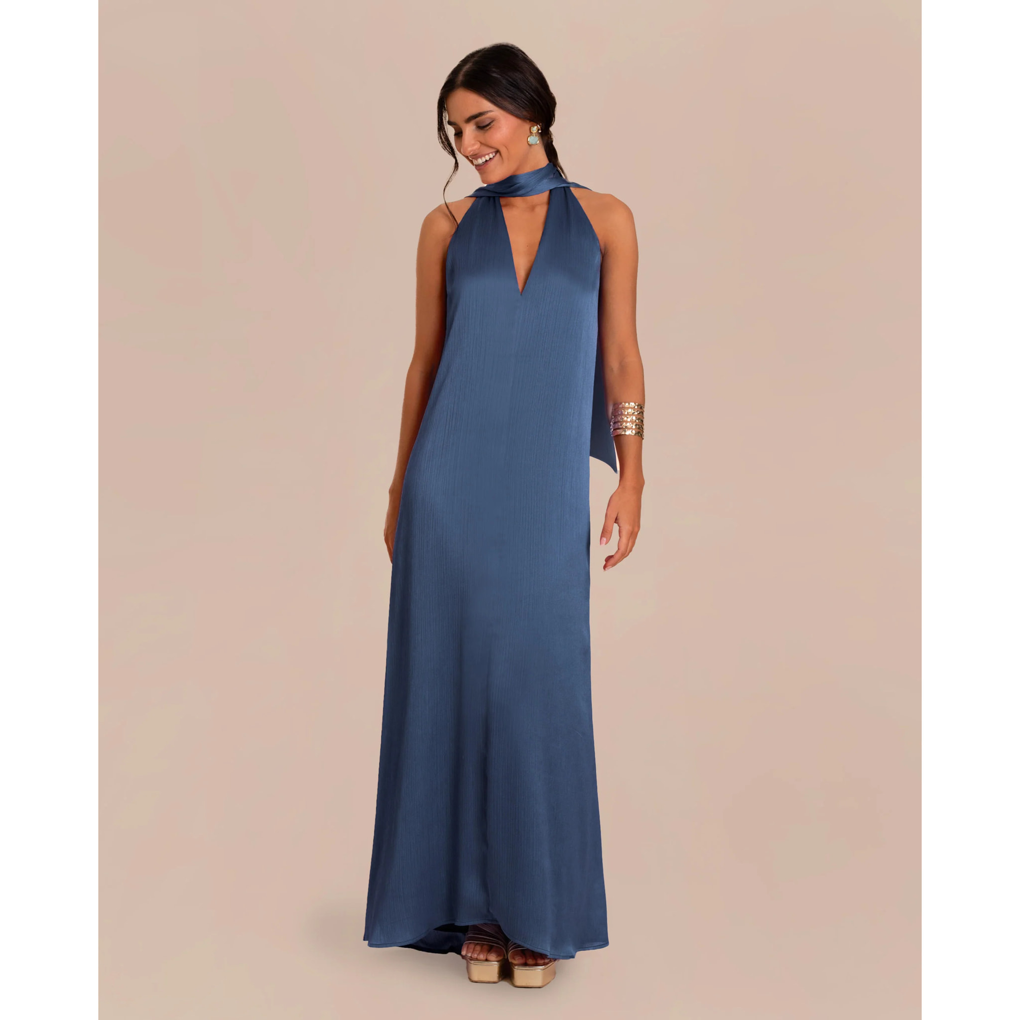 Vestido largo con escote en pico