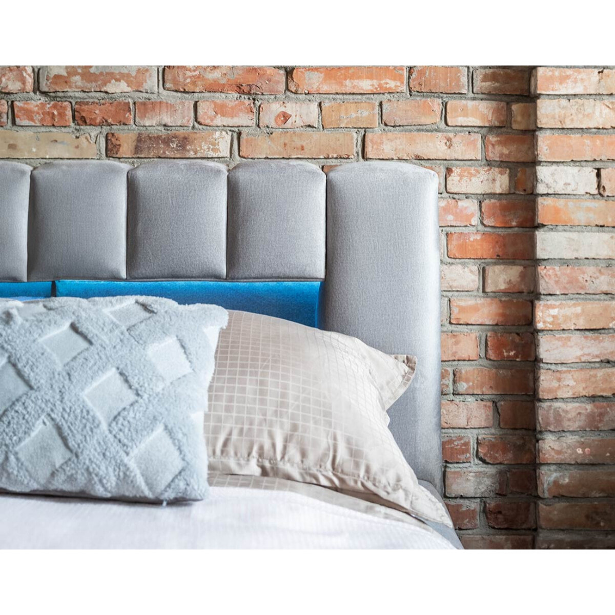 Cleo - lit coffre avec led - 160x200 cm - sommier inclus - en velours - Gris clair