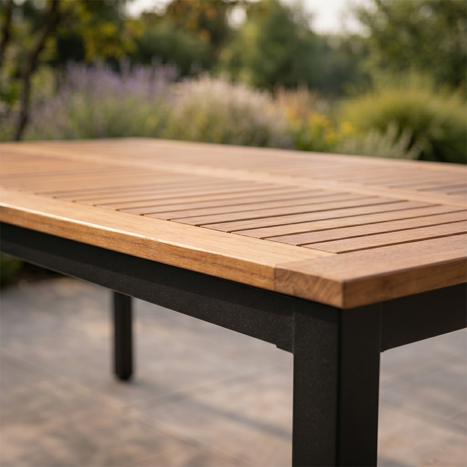 Table 6 places en bois naturel d'eucalyptus 150cm JAGNA