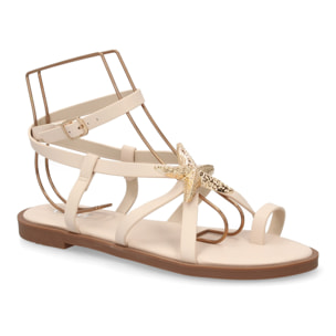 Sandalia romana plana con decoración de estrella.