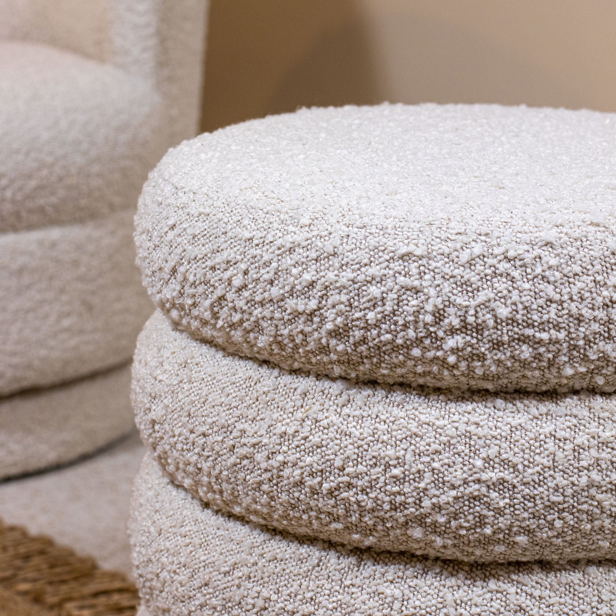 Pouf pivotant tissu en bouclette beige LINUS