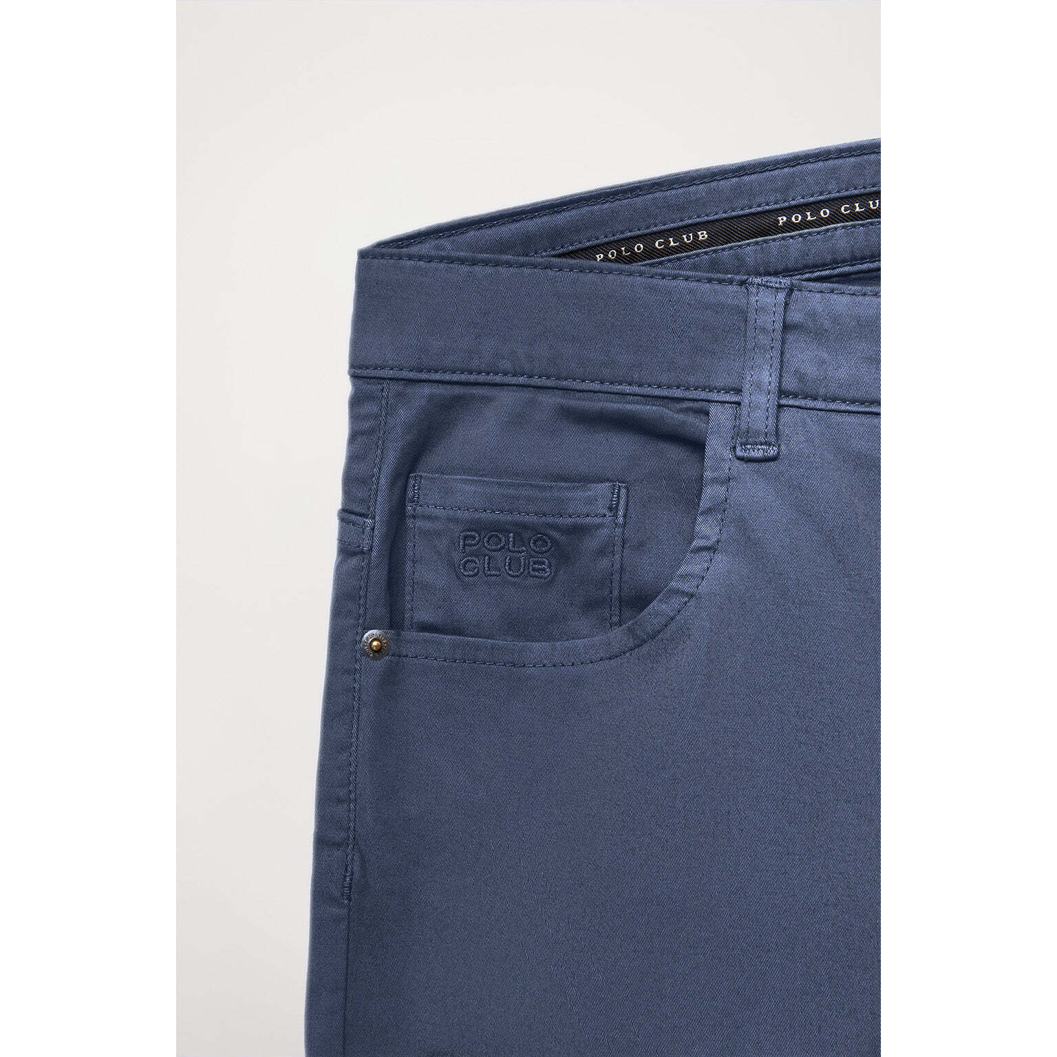 Pantaloni blu denim a cinque tasche con logo ricamato