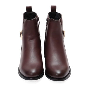 Stivaletti in simil pelle con fibbia dorata