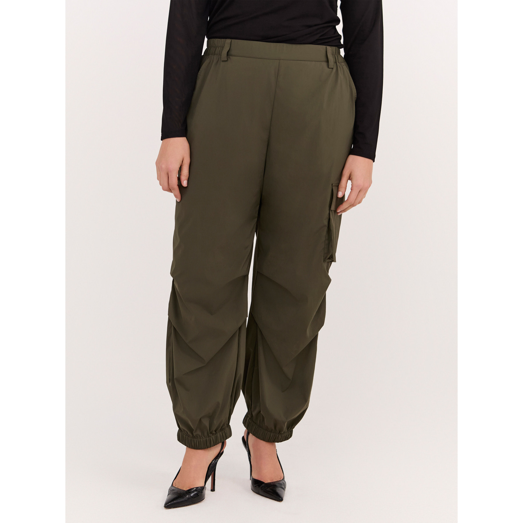 Fiorella Rubino - Pantalones cargo de nylon - Verde militare