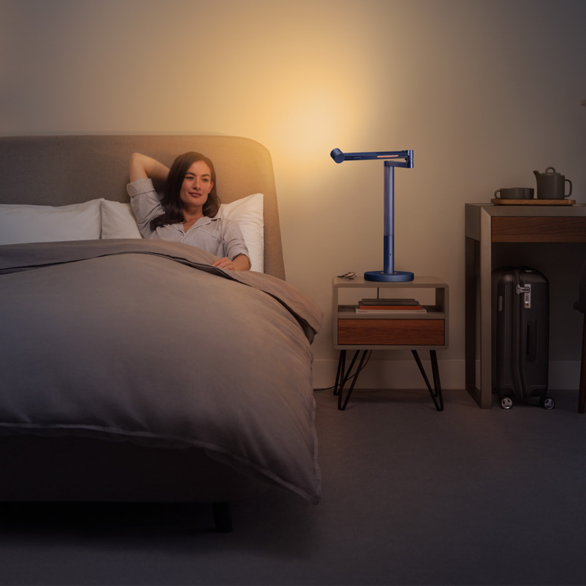 Lampe de Bureau Dyson Solarcycle Morph™ Bleu de Prusse/Cuivré