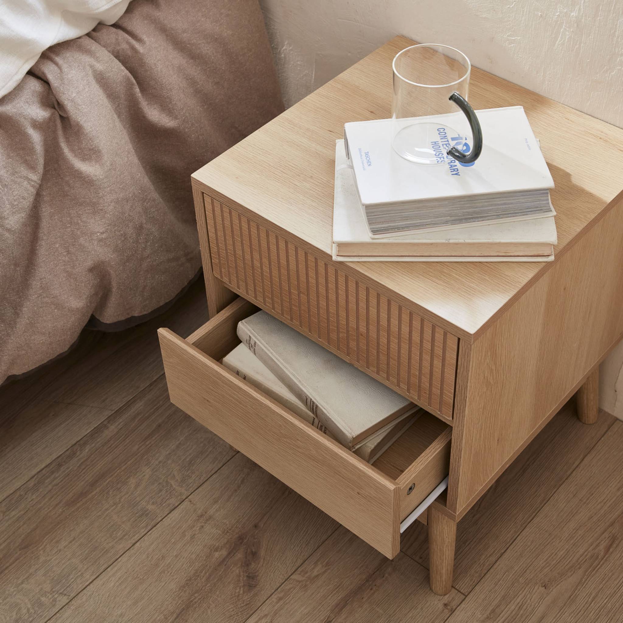 Lot de 2 tables de chevet deux tiroirs. décor bois et piétement en pin - Linear