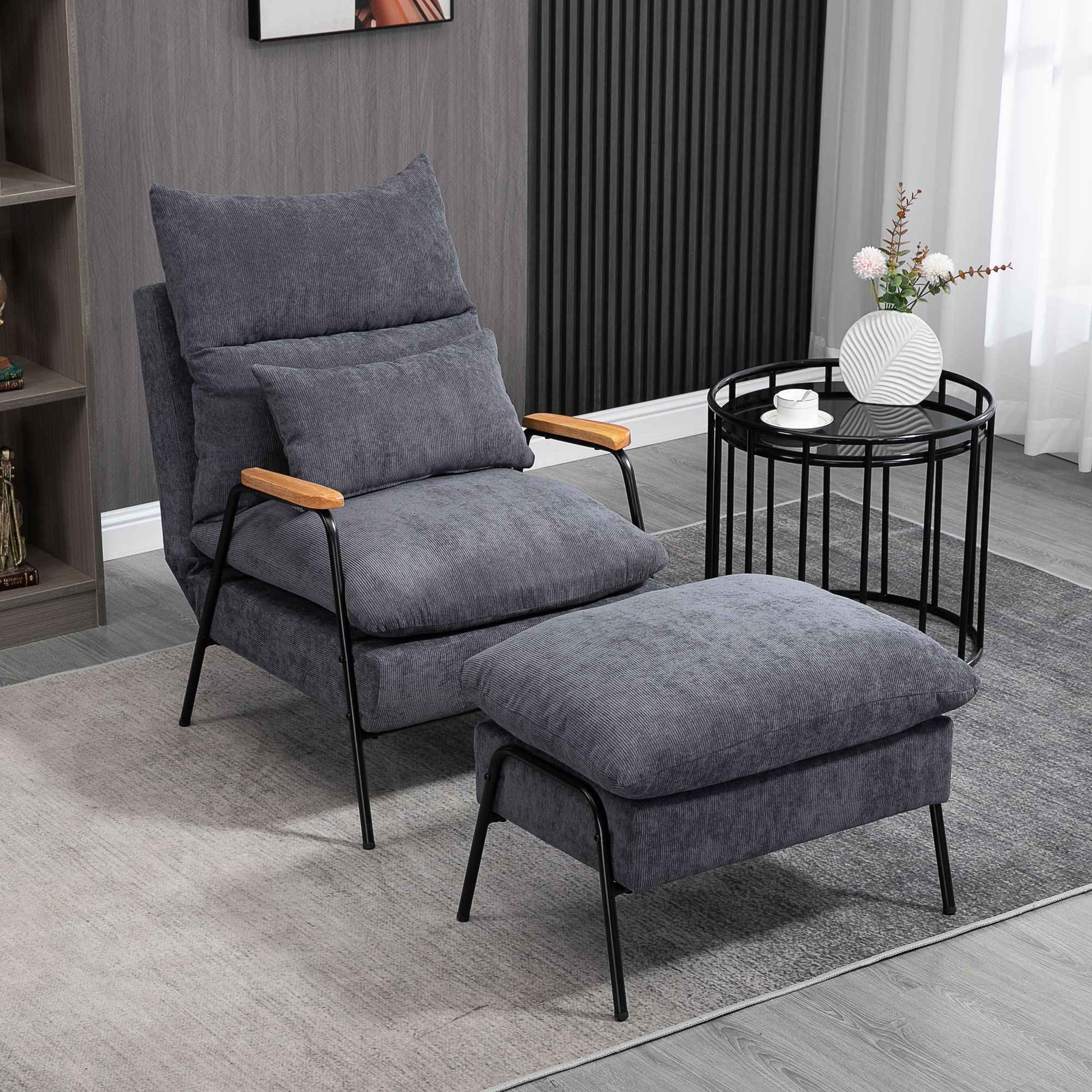 Fauteuil lounge style néo-rétro avec repose-pied - dossier inclinable - structure acier noir accoudoirs bois hévéa revêtement velours cotelé gris