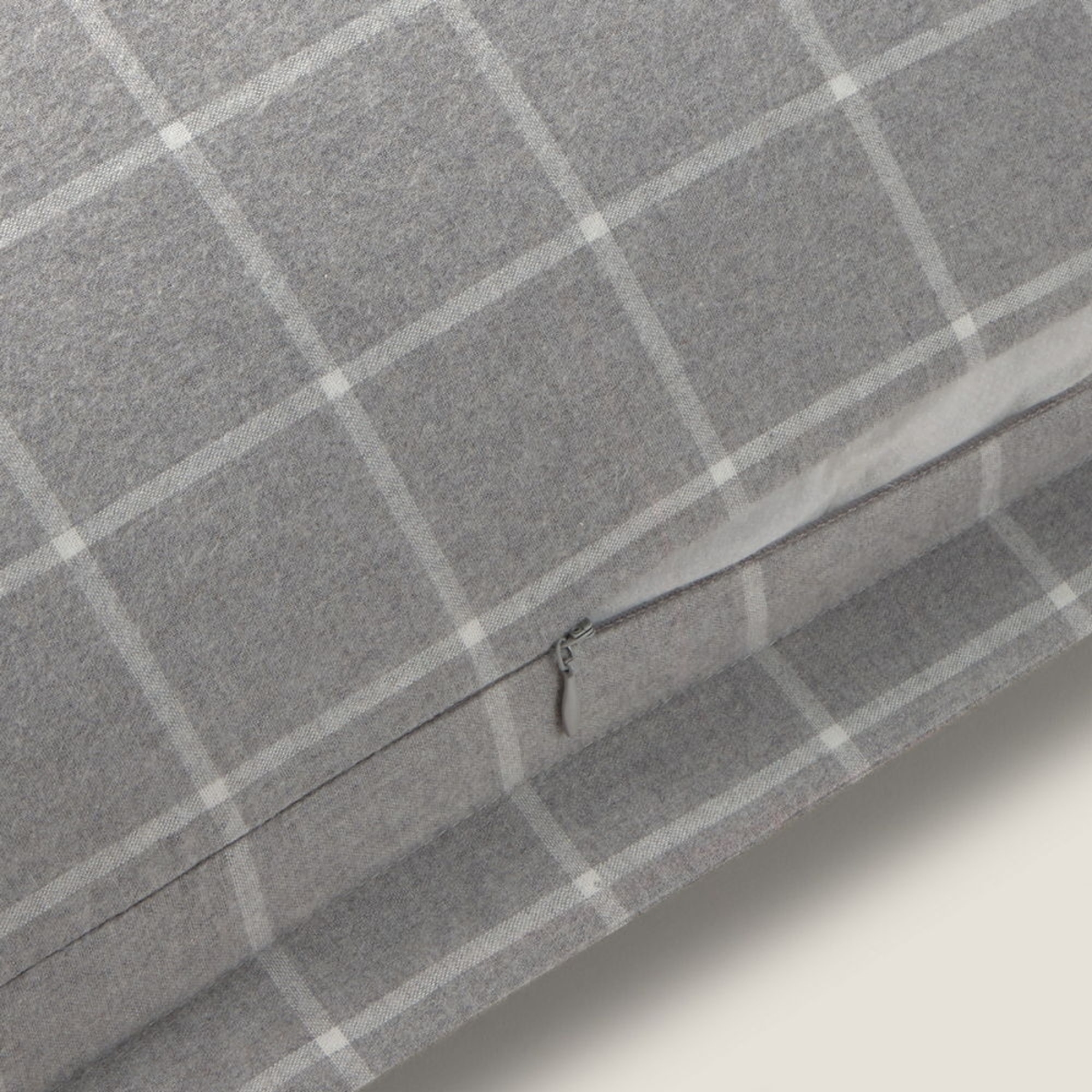 Funda cojín algodón franela cuadros Onfra color gris Franela de algodón