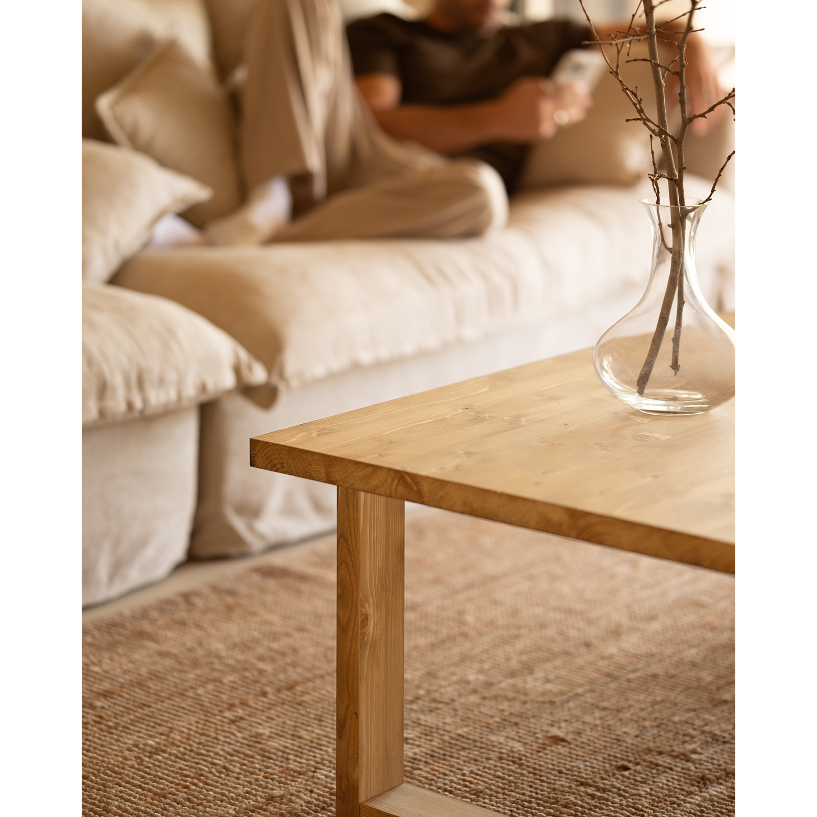 Mesa de centro de madera meciza en tono roble medio de varias medidas