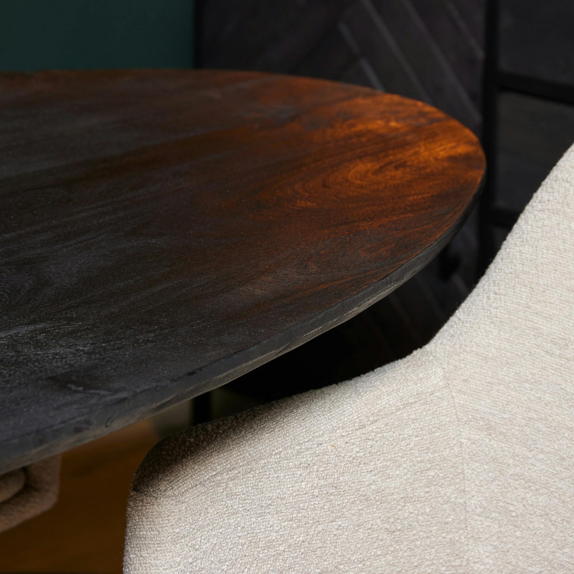 Table à manger ovale noire en bois de manguier 240 cm ALVERA