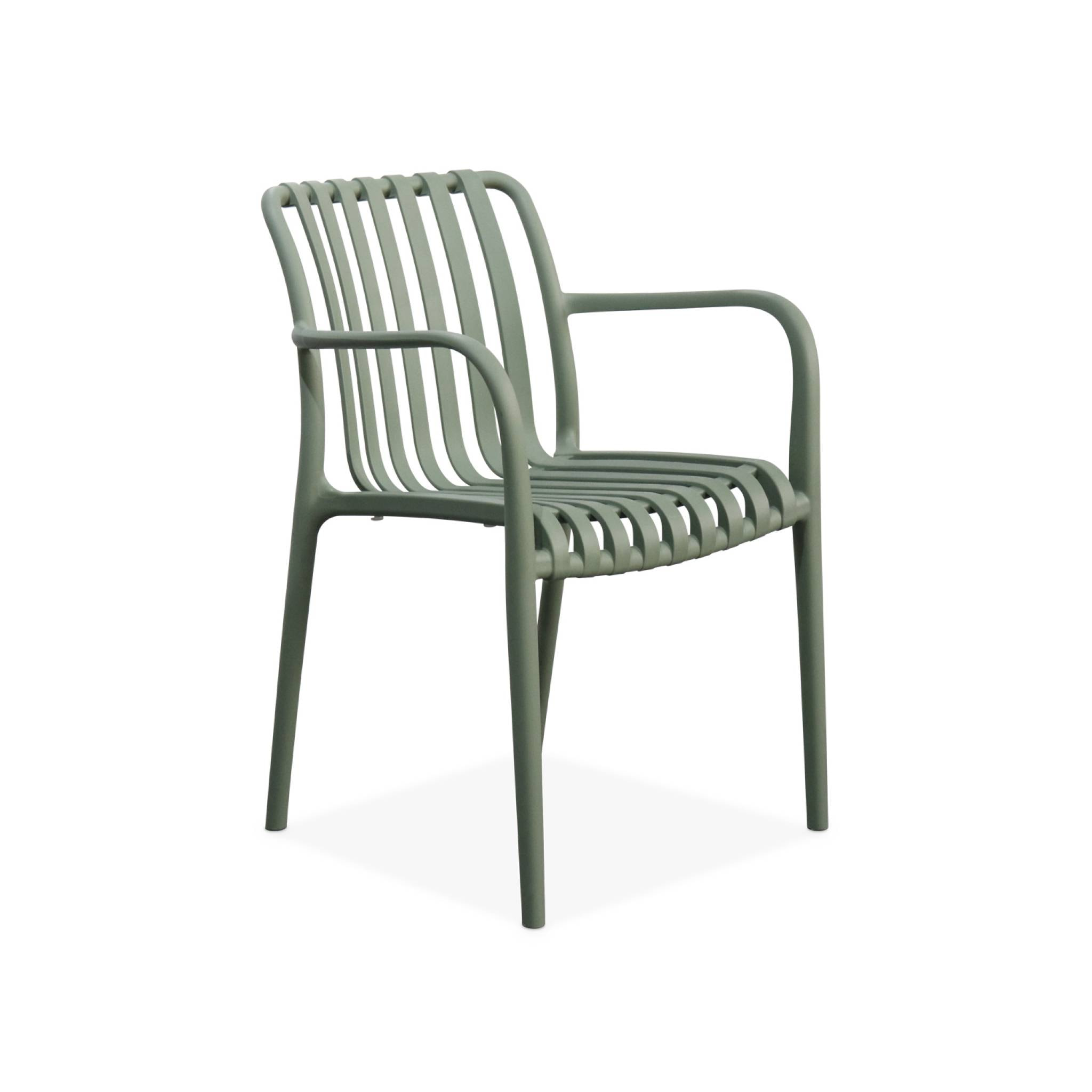 Lot de 4 fauteuils de jardin en plastique vert de gris. empilables. design linéaire